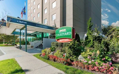 Photo 2 - Courtyard by Marriott New York JFK Airport