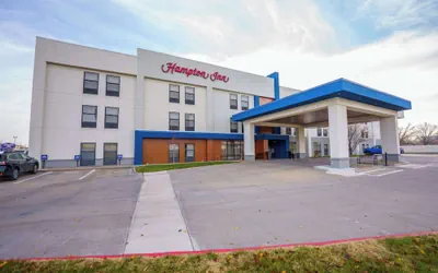 Photo 2 - Hampton Inn Hutchinson