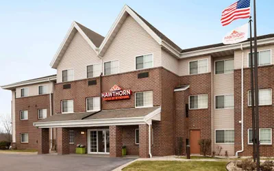 Photo 2 - Hawthorn Extended Stay by Wyndham Milwaukee Airport