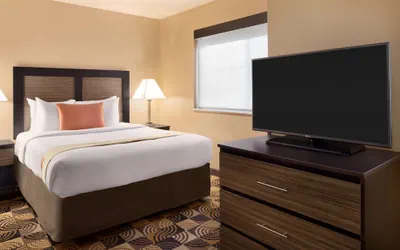 Photo 4 - Hawthorn Extended Stay by Wyndham Milwaukee Airport