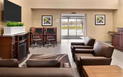 Photo 3 - Hawthorn Extended Stay by Wyndham Milwaukee Airport