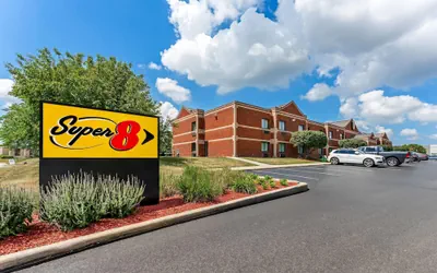Photo 2 - Super 8 by Wyndham Elgin