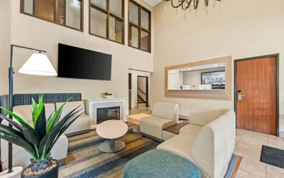 Photo 4 - Super 8 by Wyndham Elgin