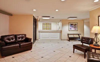 Photo 4 - La Quinta Inn & Suites by Wyndham Tampa Fairgrounds - Casino