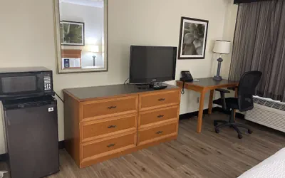 Photo 5 - La Quinta Inn & Suites by Wyndham Tampa Brandon West