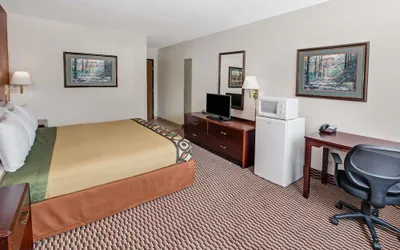 Photo 4 - Super 8 by Wyndham Crystal Lake