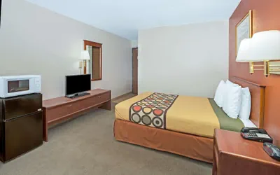 Photo 5 - Super 8 by Wyndham Crystal Lake