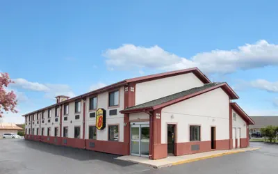 Photo 2 - Super 8 by Wyndham Crystal Lake