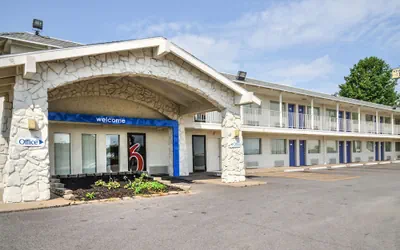 Photo 2 - Motel 6 Saint Joseph, MO