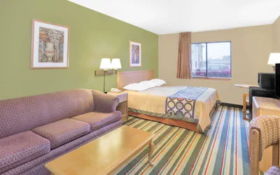 Photo 3 - Super 8 by Wyndham East Moline