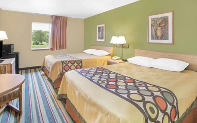 Photo 4 - Super 8 by Wyndham East Moline