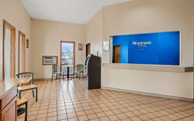 Photo 3 - Rodeway Inn Effingham North