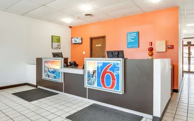 Photo 2 - Motel 6 Longview, TX - North