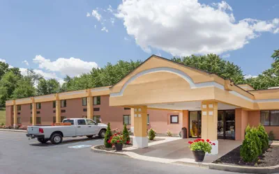 Photo 2 - Super 8 by Wyndham Logansport
