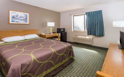 Photo 4 - Super 8 by Wyndham St. Charles
