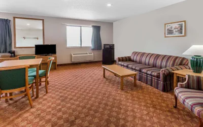 Photo 5 - Super 8 by Wyndham St. Charles