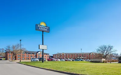 Days Inn & Suites by Wyndham Des Moines Airport