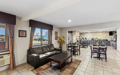 Photo 4 - Days Inn & Suites by Wyndham Des Moines Airport