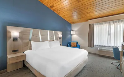 Photo 2 - Best Western Plus The Inn at Hampton