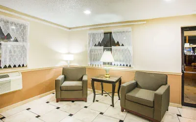 Photo 4 - Super 8 by Wyndham Harrisonburg