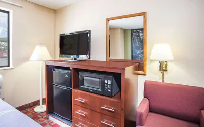 Photo 5 - Super 8 by Wyndham Harrisonburg