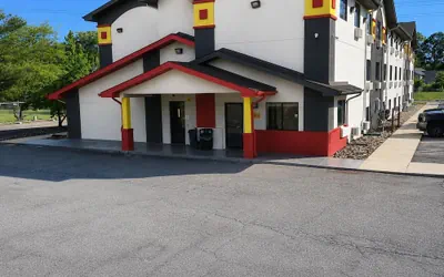 Super 8 by Wyndham Lexington Park/California Area
