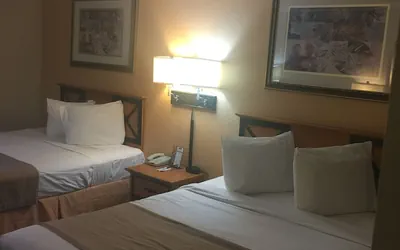 Photo 4 - Travelodge by Wyndham Battle Creek