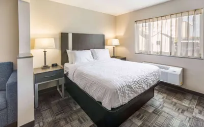 Photo 3 - AmericInn by Wyndham Green Bay Near Stadium
