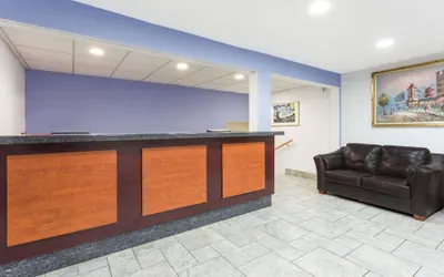 Photo 3 - Super 8 by Wyndham Kenosha/Pleasant Prairie