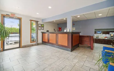 Photo 4 - Super 8 by Wyndham Kenosha/Pleasant Prairie