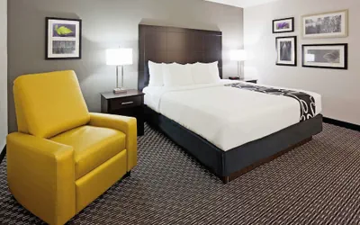 Photo 2 - La Quinta Inn by Wyndham Oshkosh