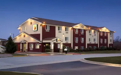 Photo 2 - Super 8 by Wyndham Joplin