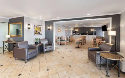 Photo 4 - La Quinta Inn by Wyndham Cleveland Independence