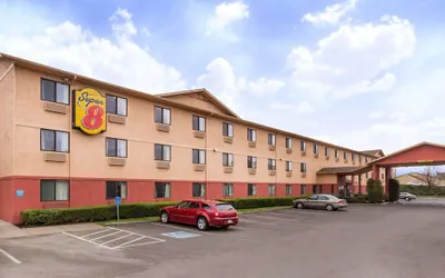 Photo 2 - Super 8 by Wyndham Corvallis