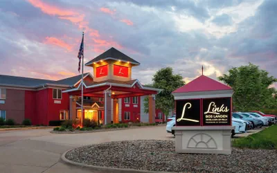 Photo 2 - Links Bos Landen Hotel & Spa of Pella, Trademark by Wyndham