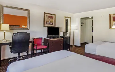 Photo 4 - Travelodge by Wyndham Dodge City KS