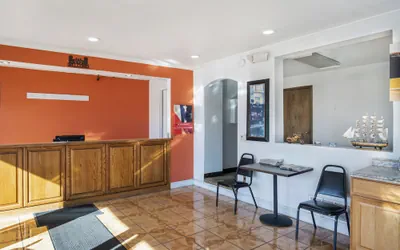 Photo 2 - Travelodge by Wyndham Dodge City KS