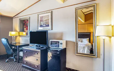 Photo 3 - Travelodge by Wyndham Dodge City KS