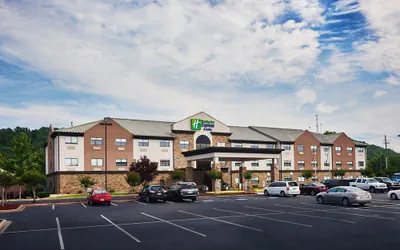 Holiday Inn Express & Suites Birmingham South - Pelham by IHG