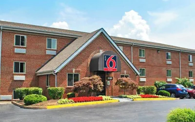 Photo 2 - Studio 6 Extended Stay - St Louis, MO - Westport/Craig Road