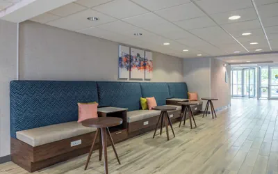 Photo 5 - Hampton Inn Manchester Downtown