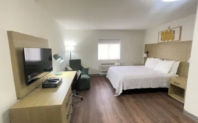 Photo 4 - Sonesta Simply Suites Memphis