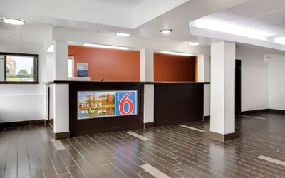Photo 5 - Motel 6 Macon, GA