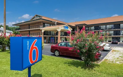 Photo 2 - Motel 6 Macon, GA