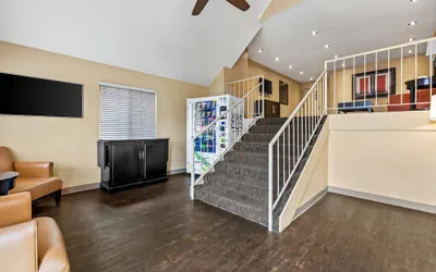 Photo 4 - Suburban Studios Brentwood – Nashville