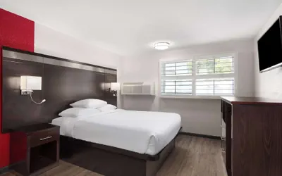 Photo 5 - Ramada by Wyndham Medford Airport North