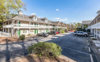 HomeTowne Studios by Red Roof Atlanta - Norcross South