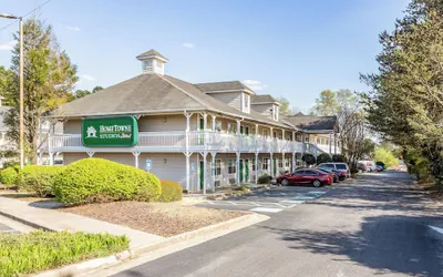Photo 2 - HomeTowne Studios by Red Roof Atlanta - Norcross South
