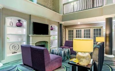 Photo 4 - La Quinta Inn & Suites by Wyndham Raleigh Durham Intl AP