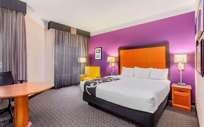 Photo 2 - La Quinta Inn & Suites by Wyndham Raleigh Durham Intl AP